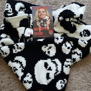 NWT Infinity skull scarf
